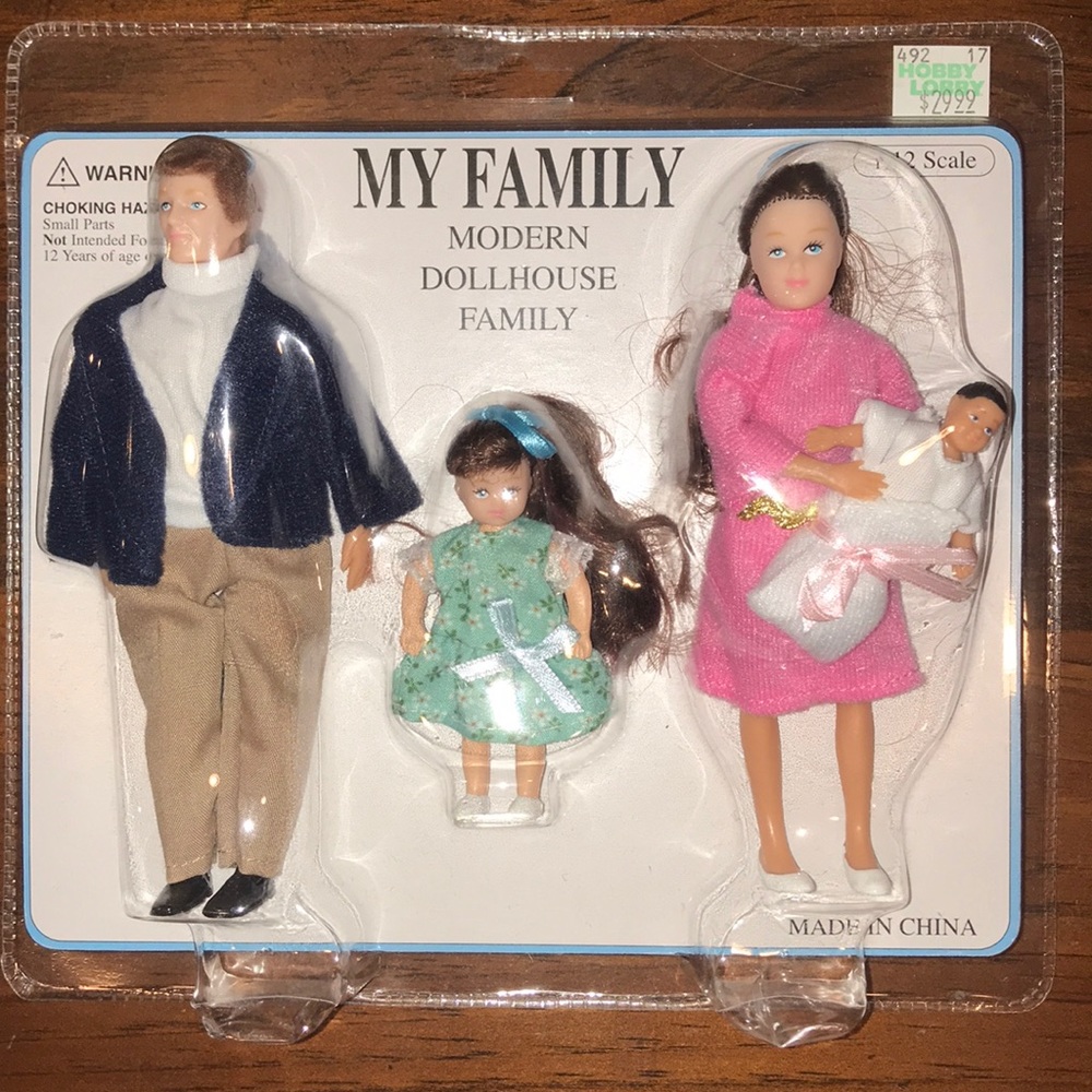NEW Dollhouse family
